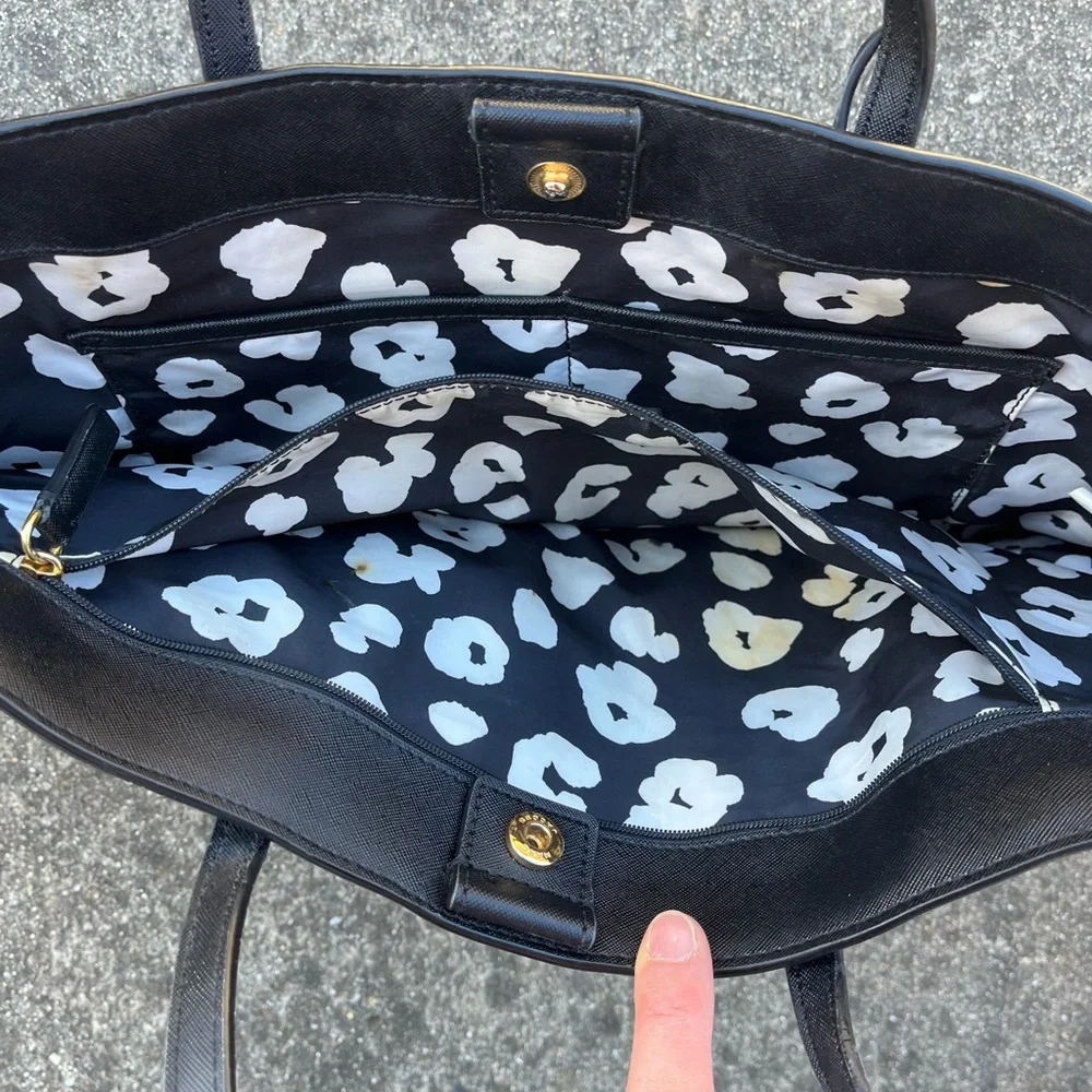 Marc Jacobs Saffiano Black Nylon Shoulder Bag with Gold Logo - Picture 6 of 12